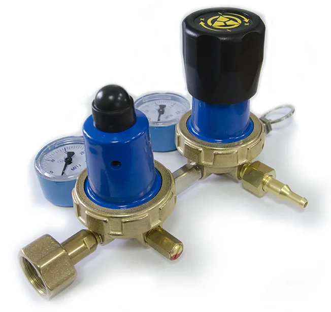 Редуктор двоступінчастий БКД-25ДМ двоступінчастий. G3/4->М16х1,5; для кисню; проп. Спроможн. -25м3/год.Вхід 200МПа->вихід 0-0,8МПа 068.000.00, Донмет - 1